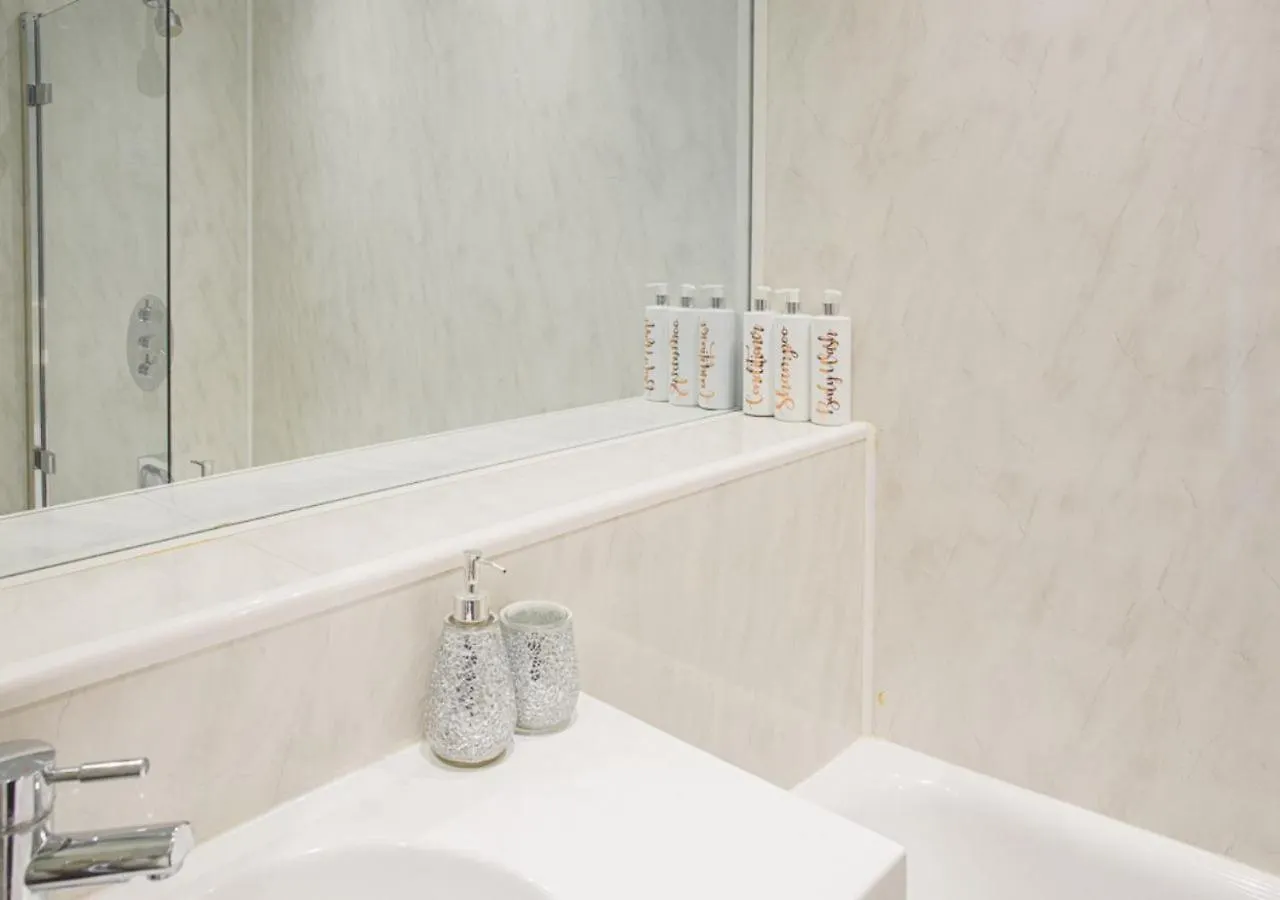 Stylish Grade II Listed Apartment: The London Cheltenham