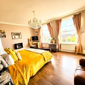  Apartment Cotswold Vip Regency