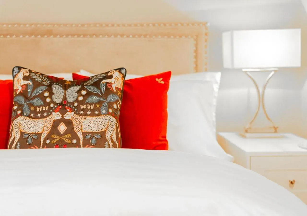Stylish Grade II Listed Apartment: The London Cheltenham