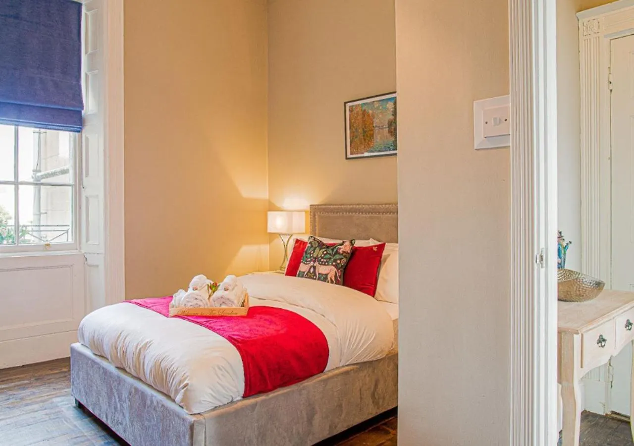 Apartment Stylish Grade II Listed Apartment: The London Cheltenham