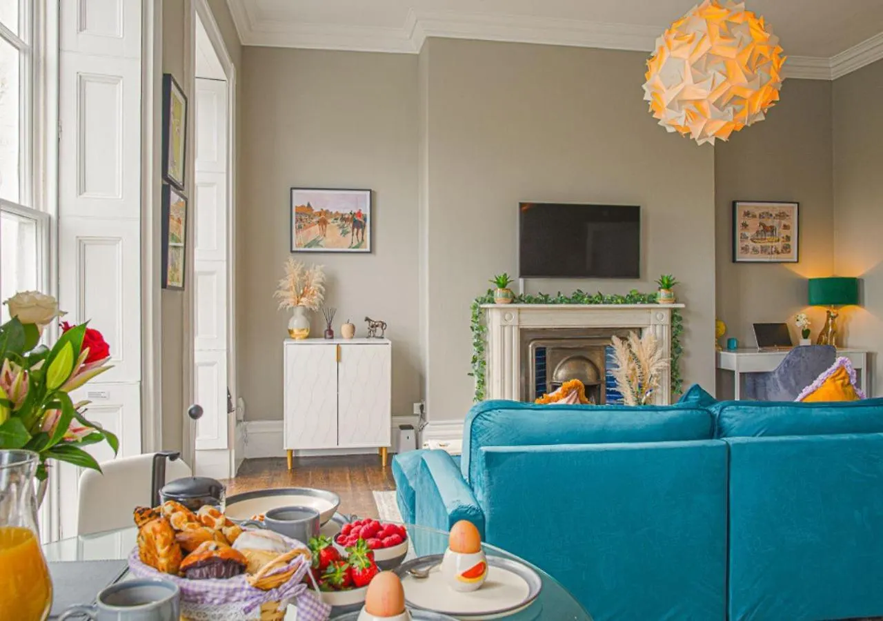 Stylish Grade II Listed Apartment: The London Cheltenham Apartment