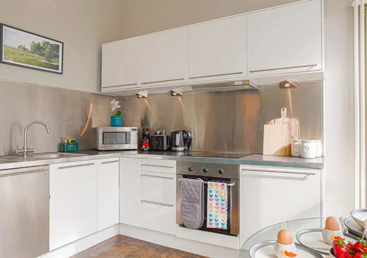 Apartment Stylish Grade II Listed Apartment: The London Cheltenham